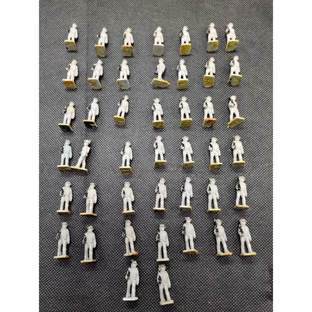 (44) Infantry Holding Rifle Miniatures 1/72 Scale